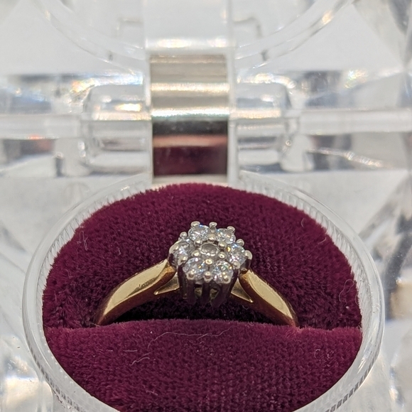 18k Gold Diamond Floral Ring - Picture 2 of 7